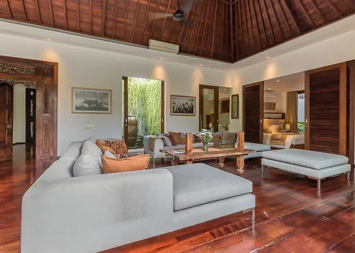 Eshara 123 In Oberoi Our 8 Bedroom With 3 Pool Close To Villa Seminyak (Bali)