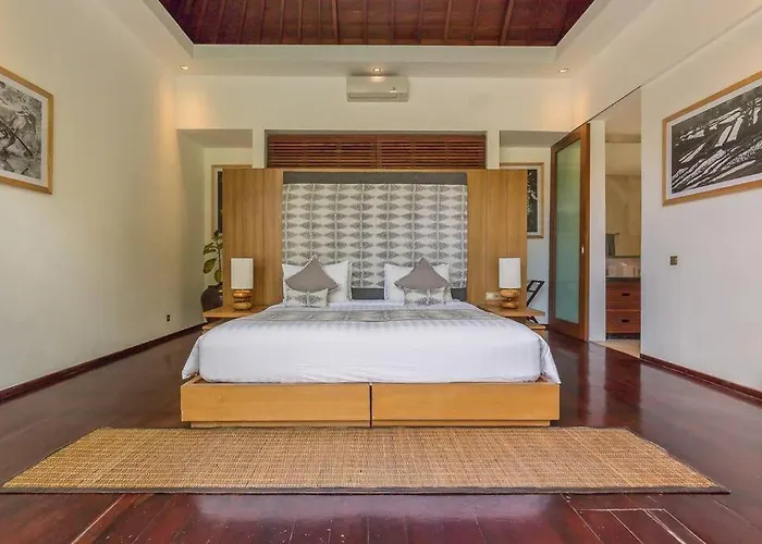 Eshara 123 In Oberoi Our 8 Bedroom With 3 Pool Close To Villa Seminyak (Bali)