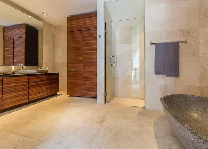 Eshara 123 In Oberoi Our 8 Bedroom With 3 Pool Close To Villa Seminyak (Bali)